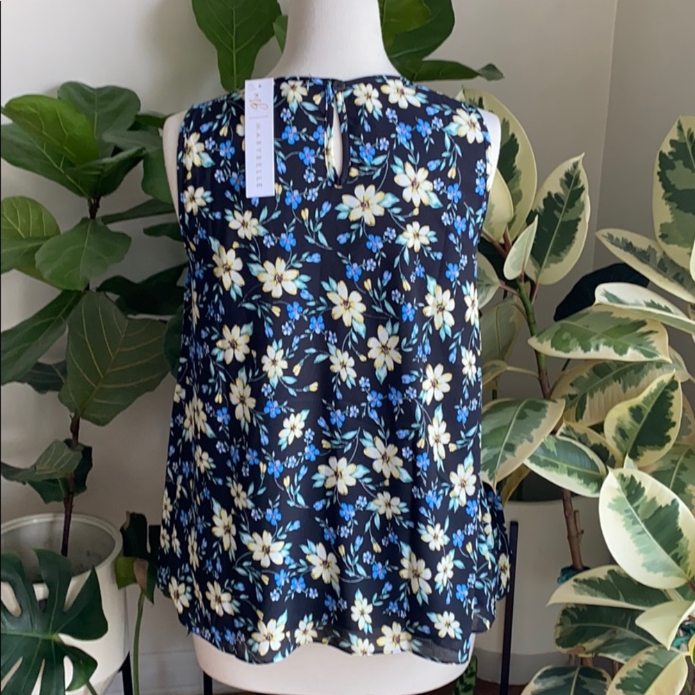 Sleeveless Floral Top 🌸 - Picture 3 of 6